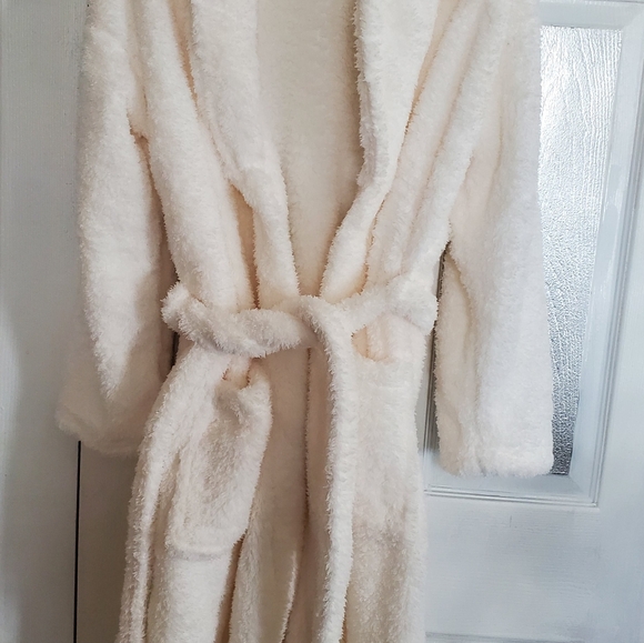 Hobby Lobby Other - New White FLUFFY ROBE,ONE SIZE